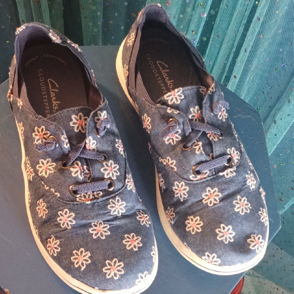 Cloudsteppers by Clarks Blue Floral Sneakers